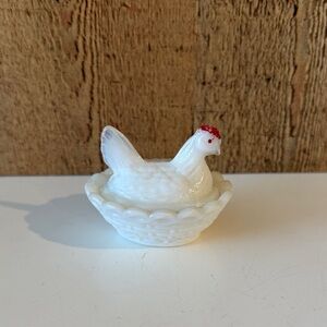 Miniature Westmoreland White Milk Glass Hen on Nest Figurine